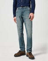 Męskie Spodnie Jeansowe Wrangler Greensboro Sage Wash 112357417 W15Q008821